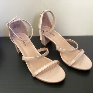 Ladies Steve Madden Platform Strapping Platform Slingback Beige Sandals Size 6M